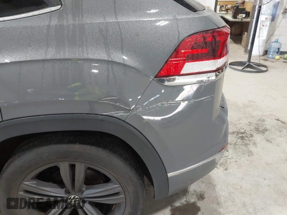 2020 Volkswagen Atlas SE with VIN 1V21E2CA5LC229605, listed as a IAAI auction lot 42431332 with 42,506 mi miles and . Bid and sale history available at DreamBid. Image 17.