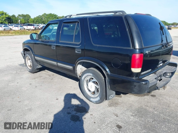 2000 Chevrolet Blazer LT with VIN 1GNDT13W5Y2244197, listed as a IAAI auction lot 41440176 with 133,797 mi miles and . Bid and sale history available at DreamBid. Image 3.