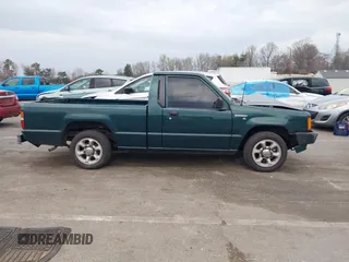 1992 Mitsubishi Mighty Max z VIN JA7FL24W5NP011633, wystawiony jako IAAI lot #41864873 z przebiegiem 301 895 mil mil oraz . Historia ofert i sprzedaży dostępna na DreamBid. Obrazek 13.