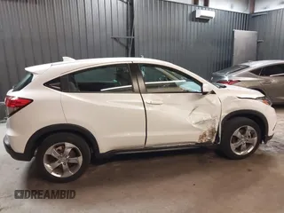 2021 Honda HR-V LX with VIN 3CZRU6H3XMM748281, listed as a IAAI auction lot 41903174 with 28,320 mi miles. Bid and sale history available at carsss.com. Image 6.