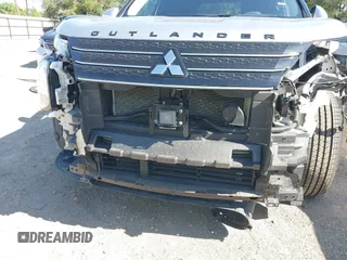 2024 Mitsubishi Outlander ES z VIN JA4J3UA8XRZ015082, wystawiony jako IAAI lot #42244407 z przebiegiem 18 885 mil mil oraz . Historia ofert i sprzedaży dostępna na DreamBid. Obrazek 6.