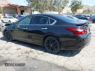2017 Nissan Altima SV z VIN 1N4AL3AP0HC187796, wystawiony jako IAAI lot #42247396 z przebiegiem 106 024 mil mil oraz . Historia ofert i sprzedaży dostępna na DreamBid. Obrazek 3.