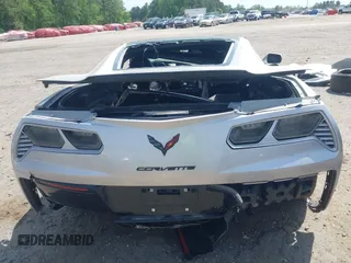 2015 Chevrolet Corvette Z06 2LZ z VIN 1G1YS2D64F5605330, wystawiony jako IAAI lot #42059620 z przebiegiem Nie podano mil oraz . Historia ofert i sprzedaży dostępna na DreamBid. Obrazek 17.