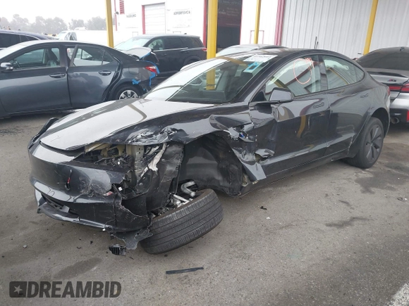 2024 Tesla Model 3 z VIN 5YJ3E1EA3RF737102, wystawiony jako IAAI lot #41562661 z przebiegiem 9 638 mil mil oraz . Historia ofert i sprzedaży dostępna na DreamBid. Obrazek 17.