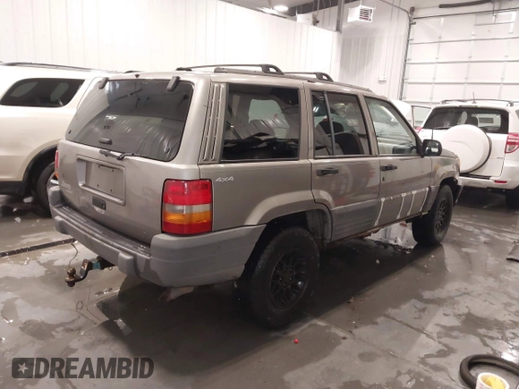 1998 Jeep Grand Cherokee Laredo with VIN 1J4GZ58S3WC343555, listed as a IAAI auction lot 41528943 with 219,146 mi miles. Bid and sale history available at carsss.com. Image 4.