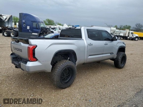 2024 Toyota Tundra Platinum Hybrid z VIN 5TFNC5EC1RX004561, wystawiony jako Copart lot #51779355 z przebiegiem 11 255 mil mil oraz Szkoda całkowita • Salvage title. Historia ofert i sprzedaży dostępna na DreamBid. Obrazek 3.