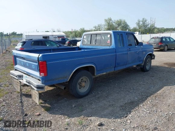 1985 Ford F-250 z VIN 1FTHX25L8FKA37064, wystawiony jako IAAI lot #42373947 z przebiegiem 12 428 mil mil oraz . Historia ofert i sprzedaży dostępna na DreamBid. Obrazek 4.