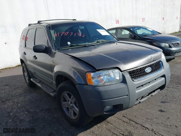 2004 Ford Escape XLT with VIN 1FMYU93174KB10825, listed as a IAAI auction lot 41703192 with 240,355 mi miles. Bid and sale history available at carsss.com. Image 1.