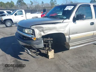 2002 Chevrolet Silverado 1500HD LT with VIN 1GCGK13U82F174704, listed as a IAAI auction lot 41618439 with 362,554 mi miles and . Bid and sale history available at DreamBid. Image 6.