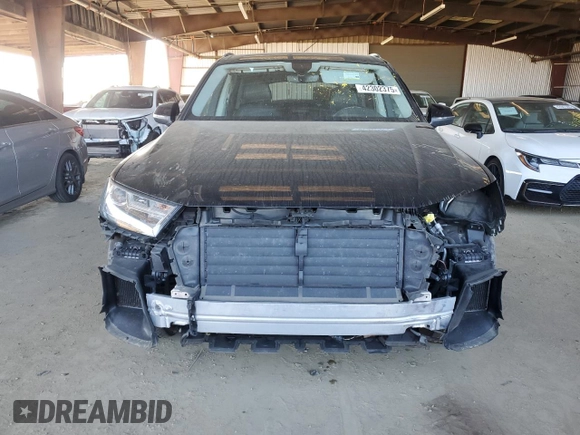 2019 Audi Q7 Premium with VIN WA1AAAF79KD034178, listed as a Copart auction lot 42302375 with 105,163 mi miles and Salvage title. Bid and sale history available at DreamBid. Image 5.