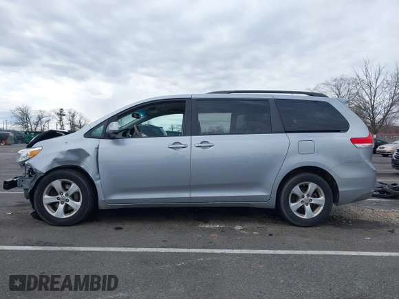 2012 Toyota Sienna LE AAS с VIN 5TDKK3DCXCS187273, выставлен на аукционе IAAI как лот 41741836 с пробегом 126 290 миль миль и . История ставок и продаж доступна на DreamBid. Изображение 14.
