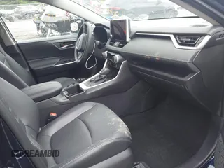 2024 Toyota RAV4 Hybrid XLE Premium с VIN 2T3B6RFV6RW064860, выставлен на аукционе IAAI как лот 41913376 с пробегом 8 125 миль миль и . История ставок и продаж доступна на DreamBid. Изображение 5.