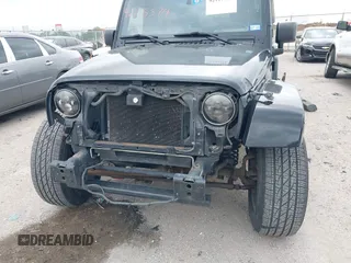 2008 Jeep Wrangler Unlimited Sahara с VIN 1J4GA59188L624010, выставлен на аукционе IAAI как лот 42115574 с пробегом 105 800 миль миль и . История ставок и продаж доступна на DreamBid. Изображение 6.