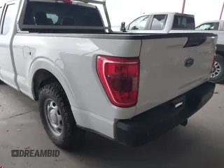 2022 Ford F-150 XL z VIN 1FTEX1CPXNKF06107, wystawiony jako IAAI lot #42692902 z przebiegiem Nie podano mil oraz . Historia ofert i sprzedaży dostępna na DreamBid. Obrazek 3.