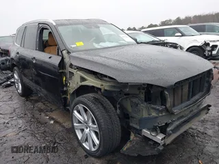 2016 Volvo XC90 T6 Inscription with VIN YV4A22PL6G1016828, listed as a IAAI auction lot 41572292 with 124,343 mi miles. Bid and sale history available at carsss.com. Image 1.