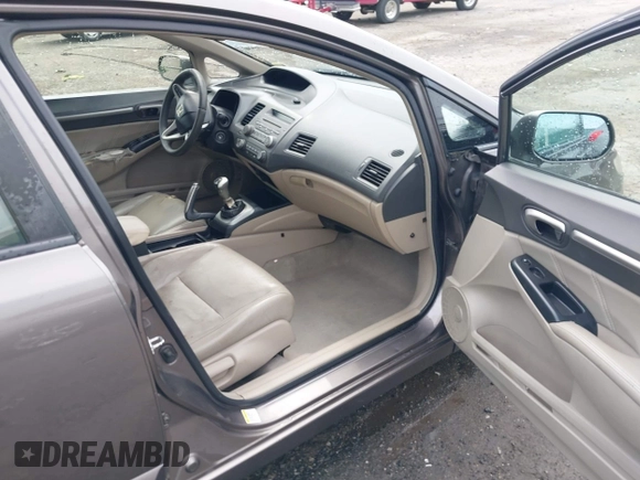 2009 Honda Civic z VIN 1HGFA15999L023648, wystawiony jako IAAI lot #42292289 z przebiegiem 279 822 mil mil oraz . Historia ofert i sprzedaży dostępna na DreamBid. Obrazek 5.