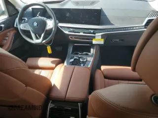 2025 BMW X7 xDrive40i z VIN 5UX23EM05S9W54965, wystawiony jako Copart lot #53542995 z przebiegiem 2 472 mil mil oraz Szkoda całkowita • Salvage title. Historia ofert i sprzedaży dostępna na DreamBid. Obrazek 8.