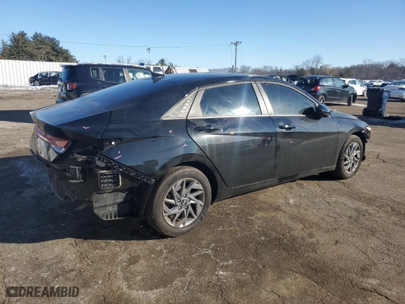 2024 Hyundai Elantra SEL with VIN KMHLM4DG1RU733708, listed as a Copart auction lot 46089855 with 27,604 mi miles and Salvage Title. Bid and sale history available at carsss.com. Image 3.