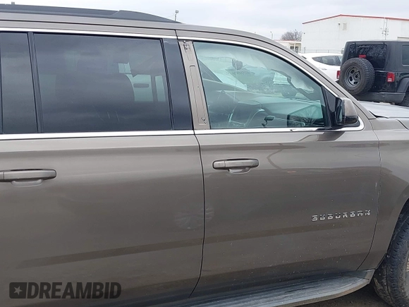 2015 Chevrolet Suburban LT z VIN 1GNSCJKC6FR675585, wystawiony jako IAAI lot #41510570 z przebiegiem 156 818 mil mil oraz . Historia ofert i sprzedaży dostępna na DreamBid. Obrazek 17.