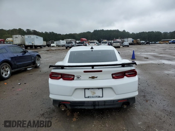 2020 Chevrolet Camaro 1LT with VIN 1G1FB1RX6L0103091, listed as a Copart auction lot 67204752 with 33,744 mi miles. Bid and sale history available at carsss.com. Image 6.