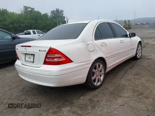 2003 Mercedes-Benz C 320 z VIN WDBRF84J43F414101, wystawiony jako IAAI lot #42385841 z przebiegiem Nie podano mil oraz . Historia ofert i sprzedaży dostępna na DreamBid. Obrazek 4.