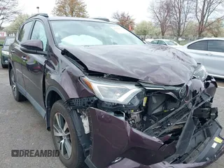 2018 Toyota RAV4 XLE with VIN 2T3RFREV5JW811742, listed as a IAAI auction lot 42030276 with 58,034 mi miles. Bid and sale history available at carsss.com. Image 1.