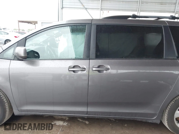 2016 Toyota Sienna LE AAS z VIN 5TDKK3DC9GS694686, wystawiony jako IAAI lot #42374687 z przebiegiem 192 571 mil mil oraz . Historia ofert i sprzedaży dostępna na DreamBid. Obrazek 14.