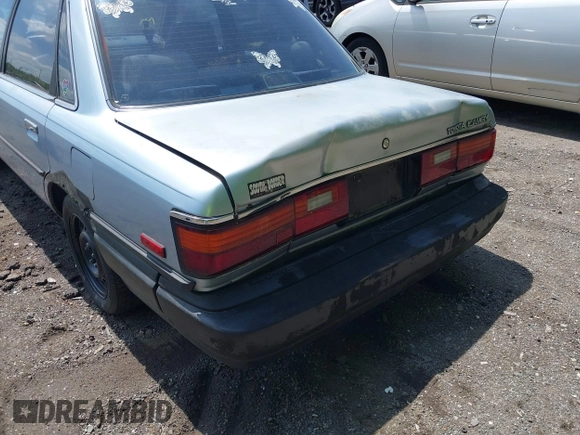 1988 Toyota Camry z VIN JT2SV21E1J3181554, wystawiony jako IAAI lot #42158520 z przebiegiem 167 012 mil mil oraz . Historia ofert i sprzedaży dostępna na DreamBid. Obrazek 6.