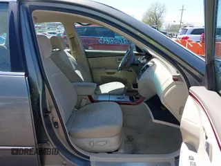 2007 Hyundai Azera SE with VIN KMHFC46F27A139440, listed as a IAAI auction lot 42058893 with 218,540 mi miles. Bid and sale history available at carsss.com. Image 5.