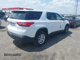2020 Chevrolet Traverse LS z VIN 1GNERFKW8LJ262886, wystawiony jako IAAI lot #42124771 z przebiegiem 22 357 mil mil oraz . Historia ofert i sprzedaży dostępna na DreamBid. Obrazek 4.