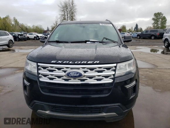 2018 Ford Explorer XLT z VIN 1FM5K8D8XJGC73918, wystawiony jako Copart lot #52388025 z przebiegiem 98 380 mil mil oraz Szkoda całkowita • Salvage title. Historia ofert i sprzedaży dostępna na DreamBid. Obrazek 5.