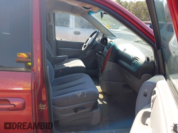 2006 Chrysler Town & Country SWB with VIN 1A4GP45R76B572053, listed as a IAAI auction lot 42015562 with 310,509 mi miles. Bid and sale history available at carsss.com. Image 5.