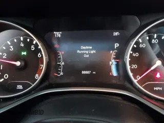2018 Jeep Compass Altitude with VIN 3C4NJDBB4JT395992, listed as a IAAI auction lot 41318649 with 88,887 mi miles and . Bid and sale history available at carsss.com. Image 15.