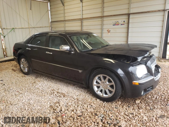 2006 Chrysler 300 C with VIN 2C3KA63H66H400714, listed as a Copart auction lot 71831914 with 288,577 mi miles and Salvage Title. Bid and sale history available at carsss.com. Image 4.