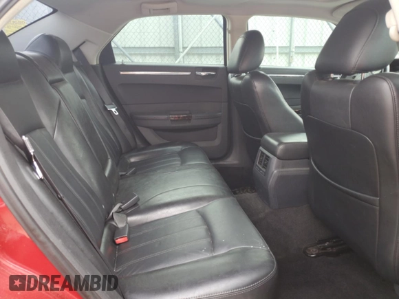 2008 Chrysler 300 C Hemi z VIN 2C3KA63H98H140585, wystawiony jako Copart lot #56714545 z przebiegiem 106 550 mil mil oraz Nie do naprawy • Non repairable. Historia ofert i sprzedaży dostępna na DreamBid. Obrazek 10.