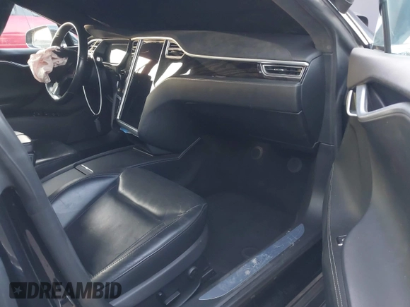 2016 Tesla Model S 90D z VIN 5YJSA1E26GF156108, wystawiony jako IAAI lot #41453148 z przebiegiem 74 717 mil mil oraz . Historia ofert i sprzedaży dostępna na DreamBid. Obrazek 5.