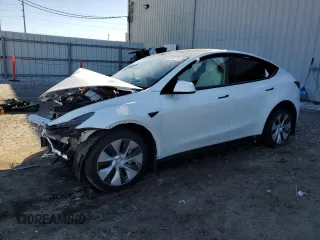2023 Tesla Model Y Long Range z VIN 7SAYGAEE1PF810888, wystawiony jako Copart lot #88991735 z przebiegiem Nie podano mil oraz Nie do naprawy. Historia ofert i sprzedaży dostępna na DreamBid. Obrazek 1.