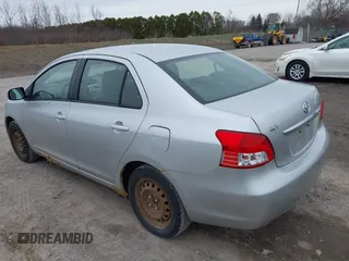 2010 Toyota Yaris с VIN JTDBT4K3XA4063583, выставлен на аукционе IAAI как лот 41943972 с пробегом 170 729 миль миль и . История ставок и продаж доступна на DreamBid. Изображение 3.