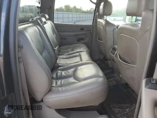 2006 GMC Sierra 3500 DRW SL z VIN 1GTHK33236F115273, wystawiony jako Copart lot #68807084 z przebiegiem 249 002 mil mil oraz Szkody całkowita. Historia ofert i sprzedaży dostępna na DreamBid. Obrazek 11.