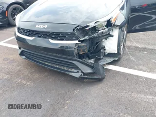 2024 Kia Forte LXS z VIN 3KPF24AD5RE704650, wystawiony jako IAAI lot #42288244 z przebiegiem 26 077 mil mil oraz . Historia ofert i sprzedaży dostępna na DreamBid. Obrazek 6.