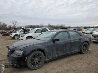 2019 Chrysler 300 with VIN 2C3CCABGXKH682862, listed as a Copart auction lot 43927905 with 93,707 mi miles and Salvage Title. Bid and sale history available at carsss.com. Image 1.