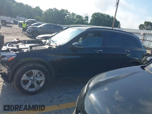2018 Mercedes-Benz GLC 300 with VIN WDC0G4JB8JV086823, listed as a IAAI auction lot 42338203 with 114,000 mi miles and . Bid and sale history available at DreamBid. Image 14.