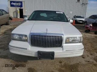 1997 Lincoln Town Car Signature z VIN 1LNLM82W1VY673577, wystawiony jako Copart lot #49160595 z przebiegiem 221 129 mil mil oraz Nie do naprawy • Non repairable. Historia ofert i sprzedaży dostępna na DreamBid. Obrazek 5.