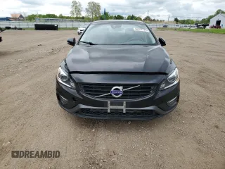 2018 Volvo S60 Dynamic z VIN YV126MFL8J2456490, wystawiony jako Copart lot #56557475 z przebiegiem 70 224 mil mil oraz Szkoda całkowita • Salvage title. Historia ofert i sprzedaży dostępna na DreamBid. Obrazek 5.