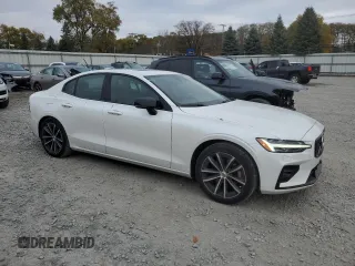 2022 Volvo S60 Momentum with VIN 7JRL12TZ1NG161943, listed as a Copart auction lot 78240024 with 37,605 mi miles and Salvage Title. Bid and sale history available at carsss.com. Image 4.