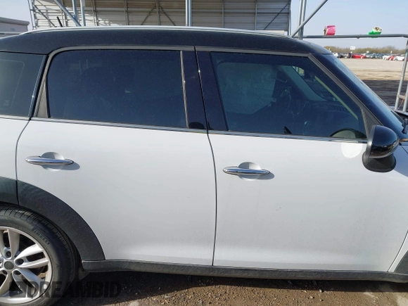 2012 MINI Countryman z VIN WMWZB3C53CWM02541, wystawiony jako IAAI lot #41720086 z przebiegiem 99 820 mil mil oraz . Historia ofert i sprzedaży dostępna na DreamBid. Obrazek 13.
