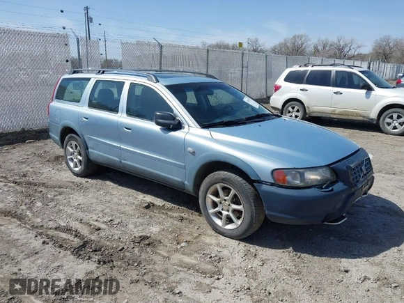 2002 Volvo V70 with VIN YV1SZ58D721072520, listed as a IAAI auction lot 41942015 with 264,549 mi miles. Bid and sale history available at carsss.com. Image 1.