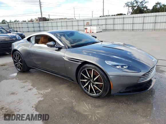 2017 Aston Martin DB11 z VIN SCFRMFAV2HGL00765, wystawiony jako Copart lot #79288034 z przebiegiem Nie podano mil oraz Nie do naprawy. Historia ofert i sprzedaży dostępna na DreamBid. Obrazek 4.