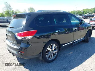 2015 Nissan Pathfinder S z VIN 5N1AR2MM6FC617716, wystawiony jako IAAI lot #42216787 z przebiegiem 148 166 mil mil oraz . Historia ofert i sprzedaży dostępna na DreamBid. Obrazek 4.