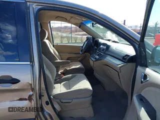 2005 Honda Odyssey LX with VIN 5FNRL382X5B020240, listed as a IAAI auction lot 41888045 with 184,269 mi miles. Bid and sale history available at carsss.com. Image 5.